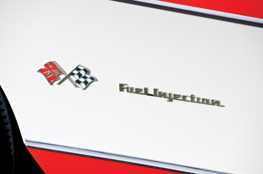  Chevrolet Corvette Fuel-Injected Convertible 1957 года  (фото 28 из 46)